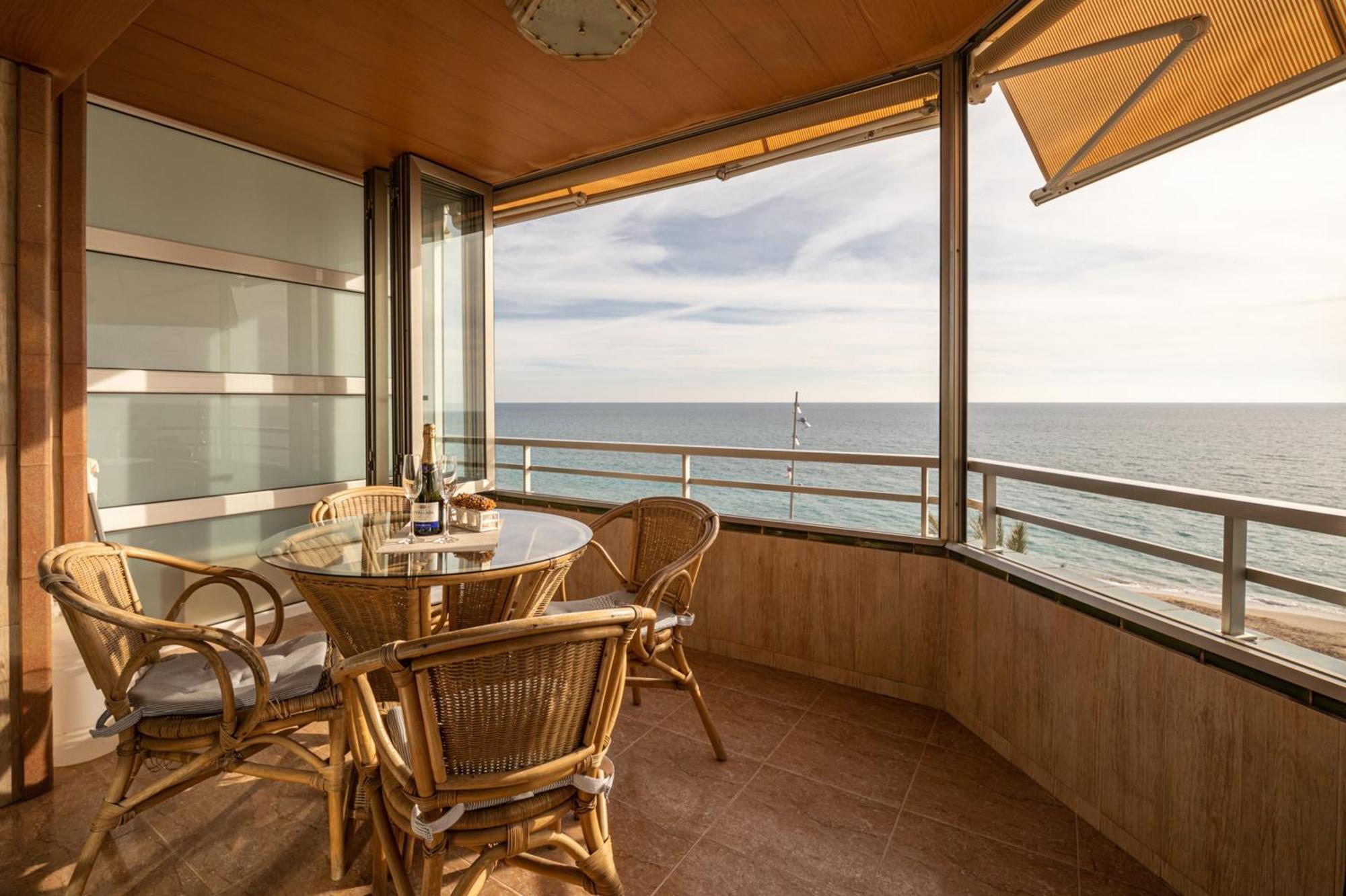 Spacious Apartment With Sea View Terrace In Calafell Ngoại thất bức ảnh